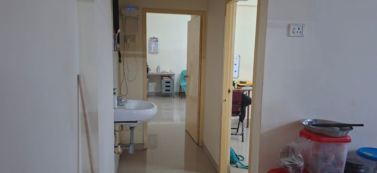 2 BHK Flat for Rent in MHB Colony, Borivali West photo 2