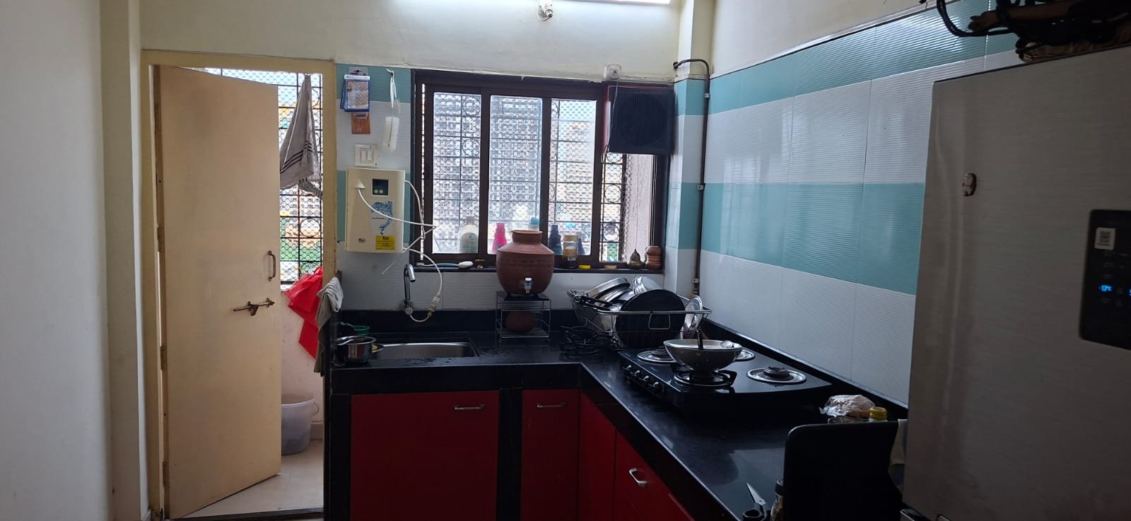 2 BHK Flat for Rent in MHB Colony, Borivali West photo 6